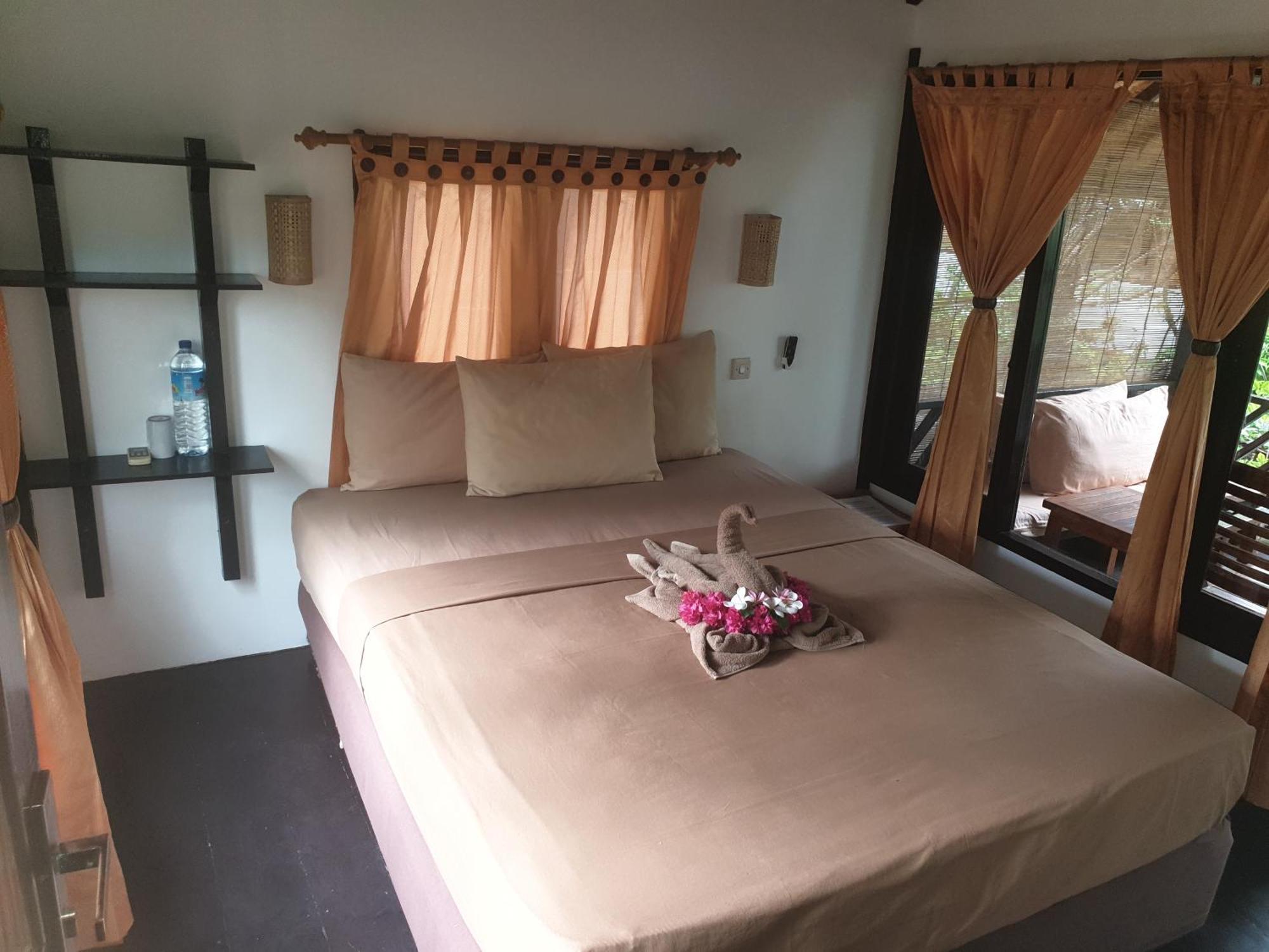 Ana Warung & Bungalows Gili Meno Exteriör bild