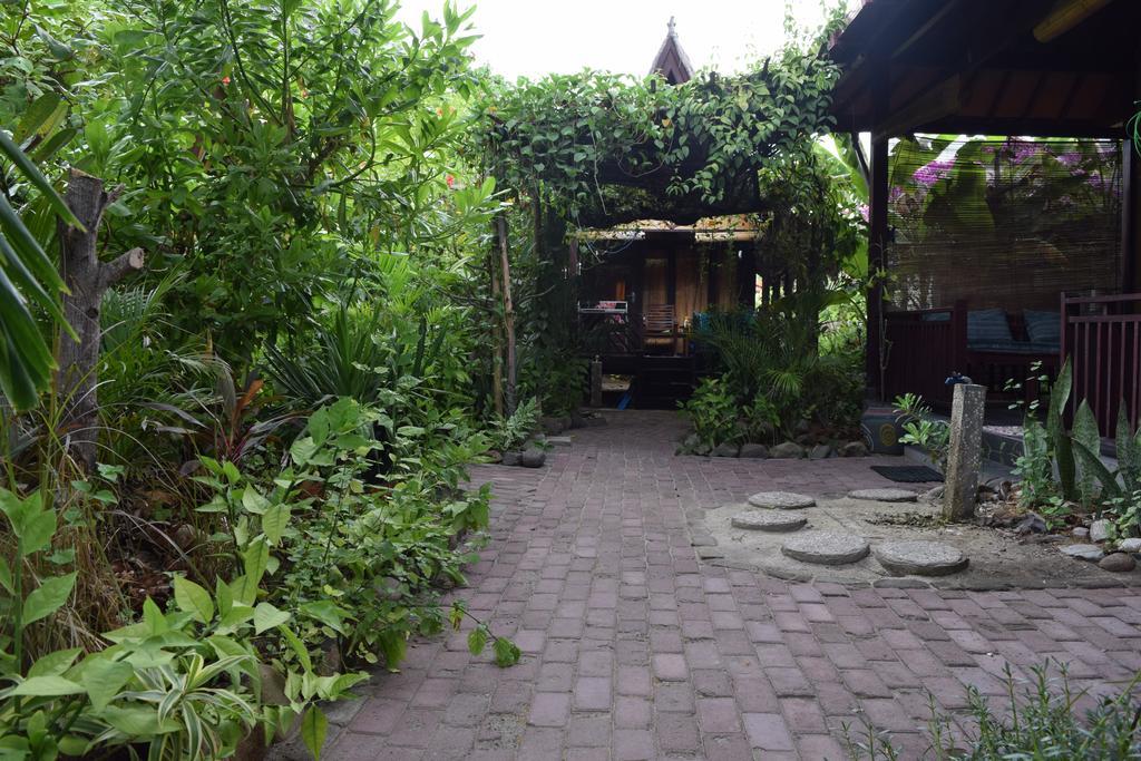 Ana Warung & Bungalows Gili Meno Exteriör bild