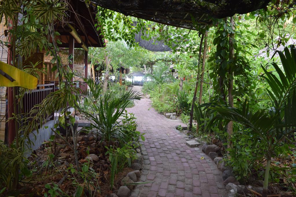 Ana Warung & Bungalows Gili Meno Exteriör bild