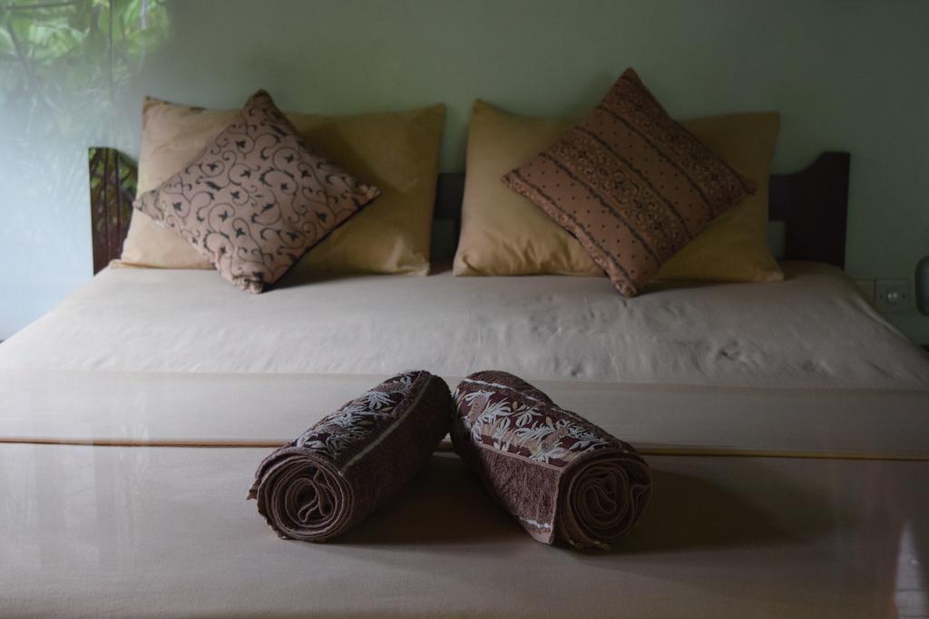 Ana Warung & Bungalows Gili Meno Exteriör bild