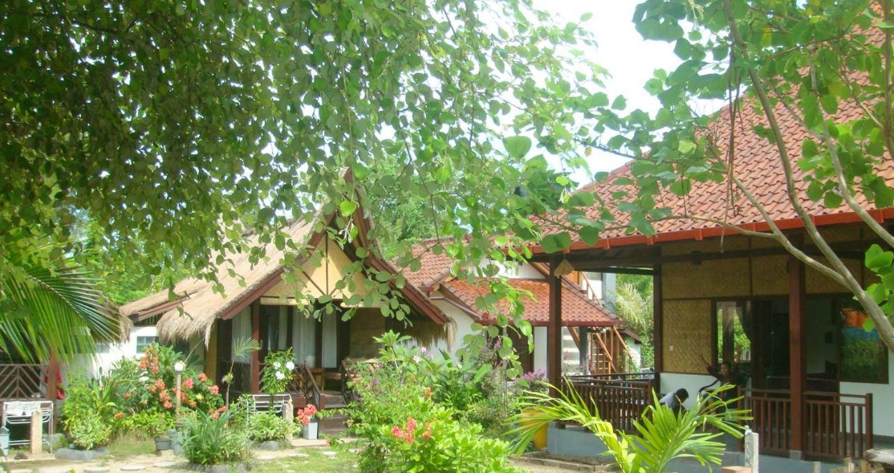 Ana Warung & Bungalows Gili Meno Exteriör bild
